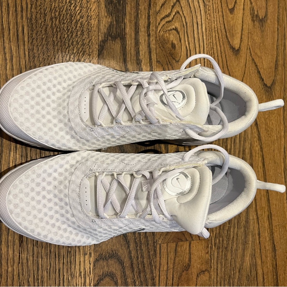 Nike ladies white tennis shoes